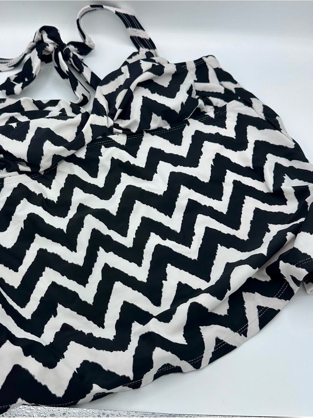 Catalina Black and White Chevron Halter Bikini Top Size L (1326)